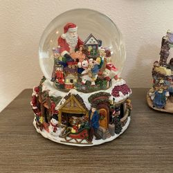 Christmas Santa Musical Snow Globe