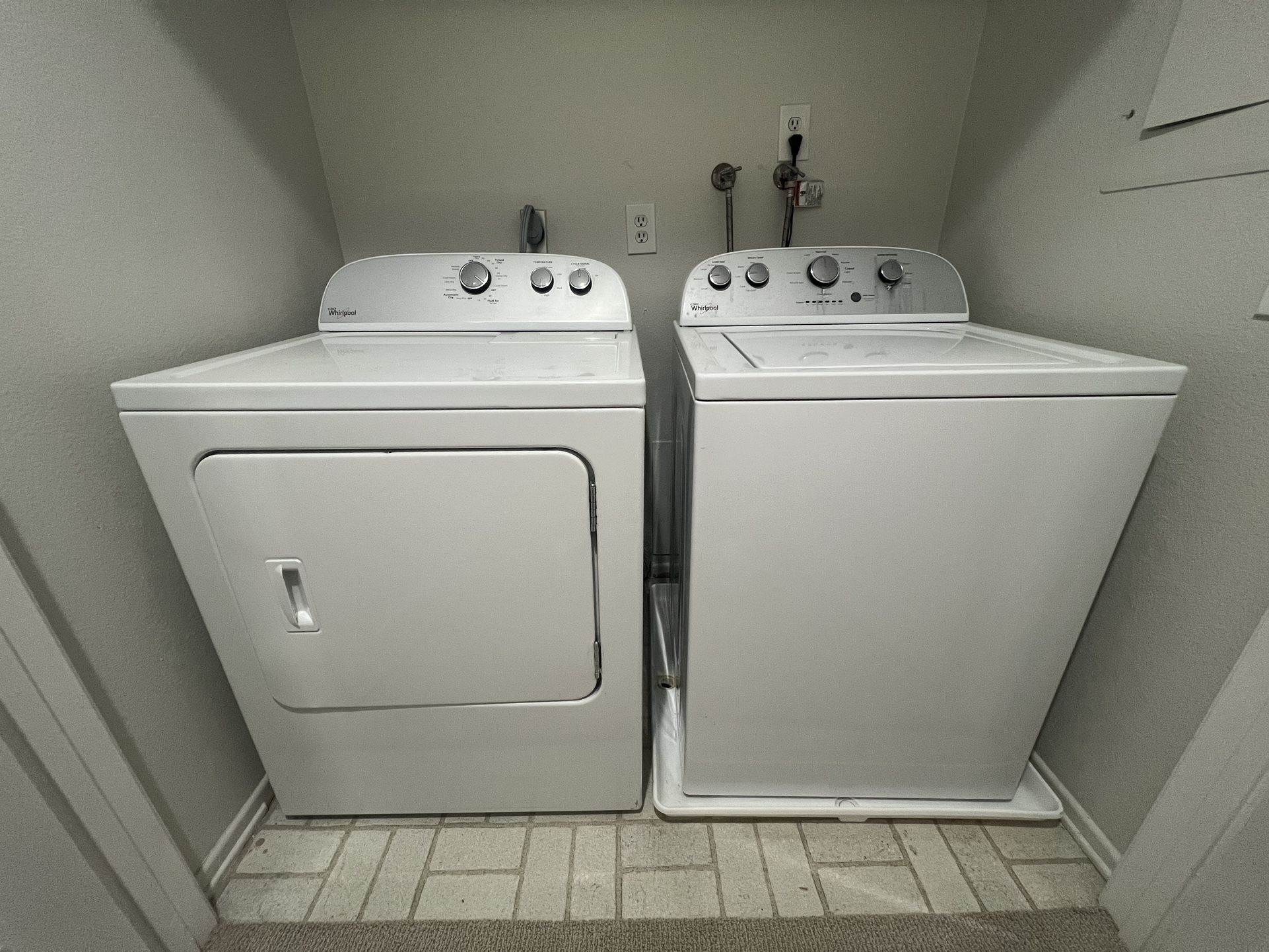 Whirlpool High efficiency Washer And Gas Dryer Set (Great Condition)