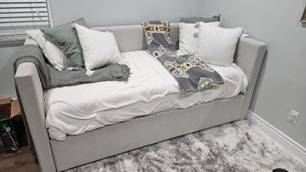 Living Spaces Daybed Twin Trundle Couch