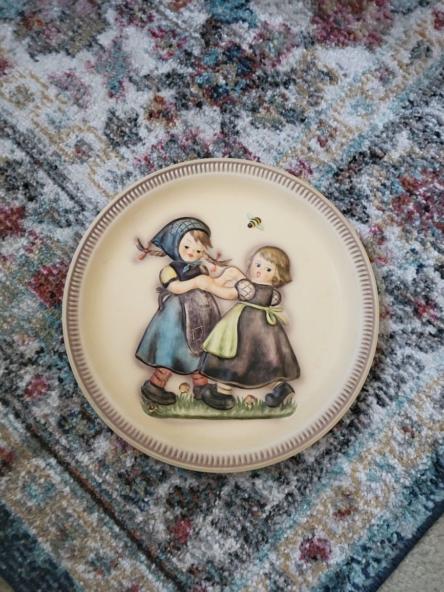 M.J. Hummel Anniversary Plate "Spring Dance" 1980