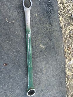 Craftsmen wrench 1 7/16 - 1 1/2