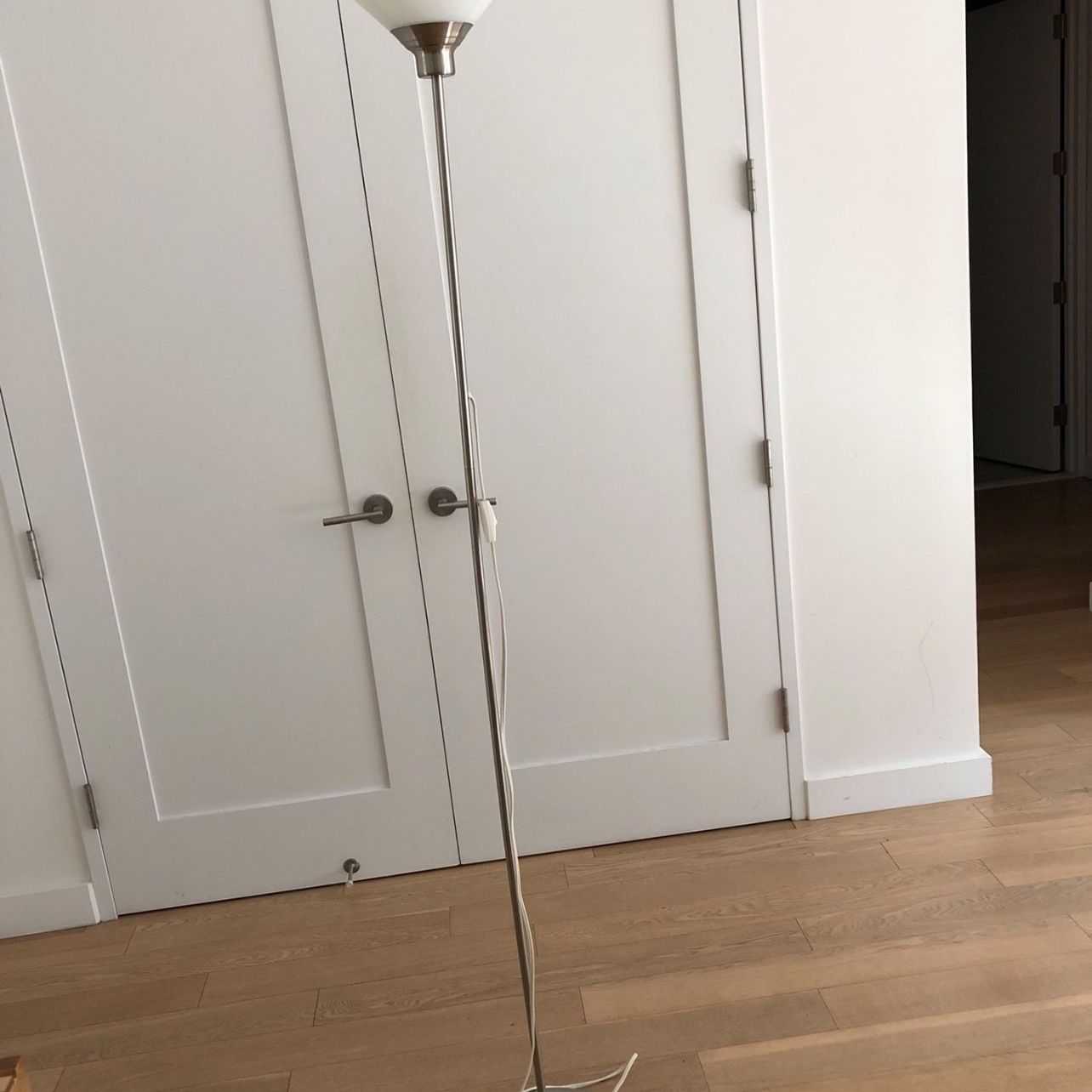 廃盤レアー　希少　IKEA KROBY フロアスタンド ホワイト　クロム Ikea kroby floor lamp for Sale in Issaquah, WA - OfferUp