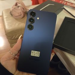 Brand New Galaxy S25 - 128gb