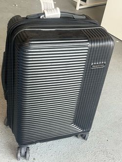 Travelers choice suitcase