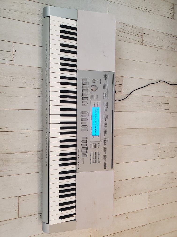 Casio Wk-225 Electronic Piano