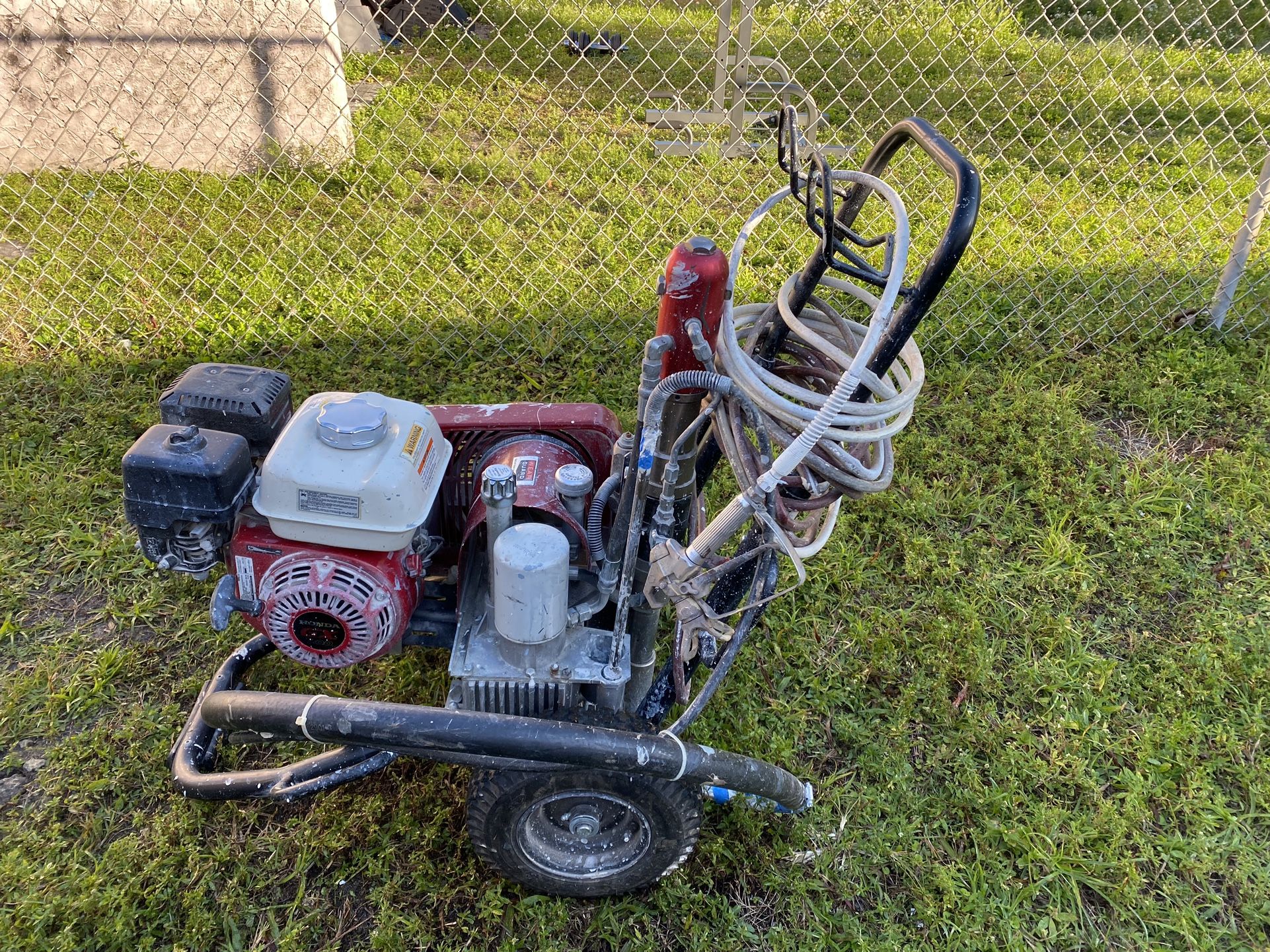 Titan PowrTwin 8900 Plus Gas Airless Paint Sprayer for Sale in Miami