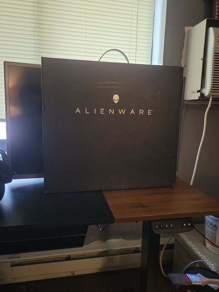 Alienware 15 Laptop Box