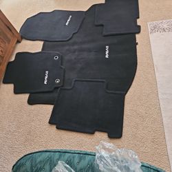 Car Mat Tollota Rav4 5pieces $ 70new