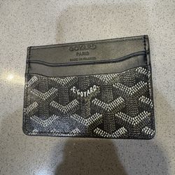 black wallet 