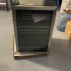 4.3 CU FT Beverage Cooler Mini Fridge 