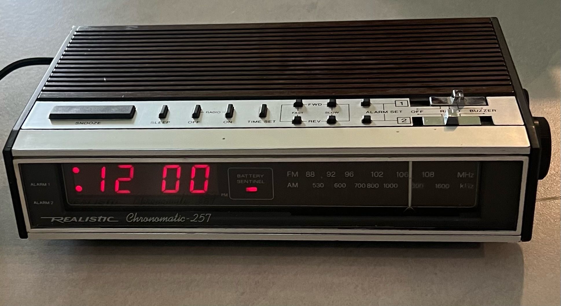 Vintage Realistic Chronomatic 257 Model 12-1564 AM/FM Radio Alarm