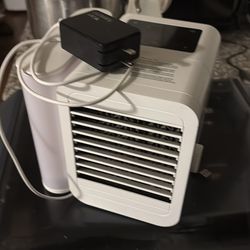 Desktop cooling fan