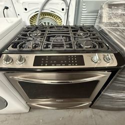 Frigidaire Gas Stove And Microwave ( Cocina)