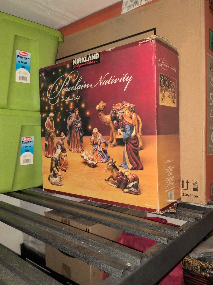 Christmas Porcelain Nativity Set - 10 Pieces