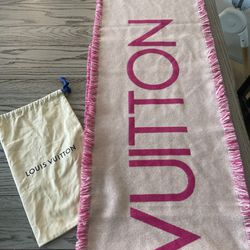 AUTHENTIC Pink Louis Vuitton Wool & Cashmere Scarf 