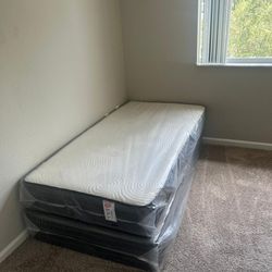 NEW MATTRESS TWIN SIZE PLUSH WITH BOX SPRING