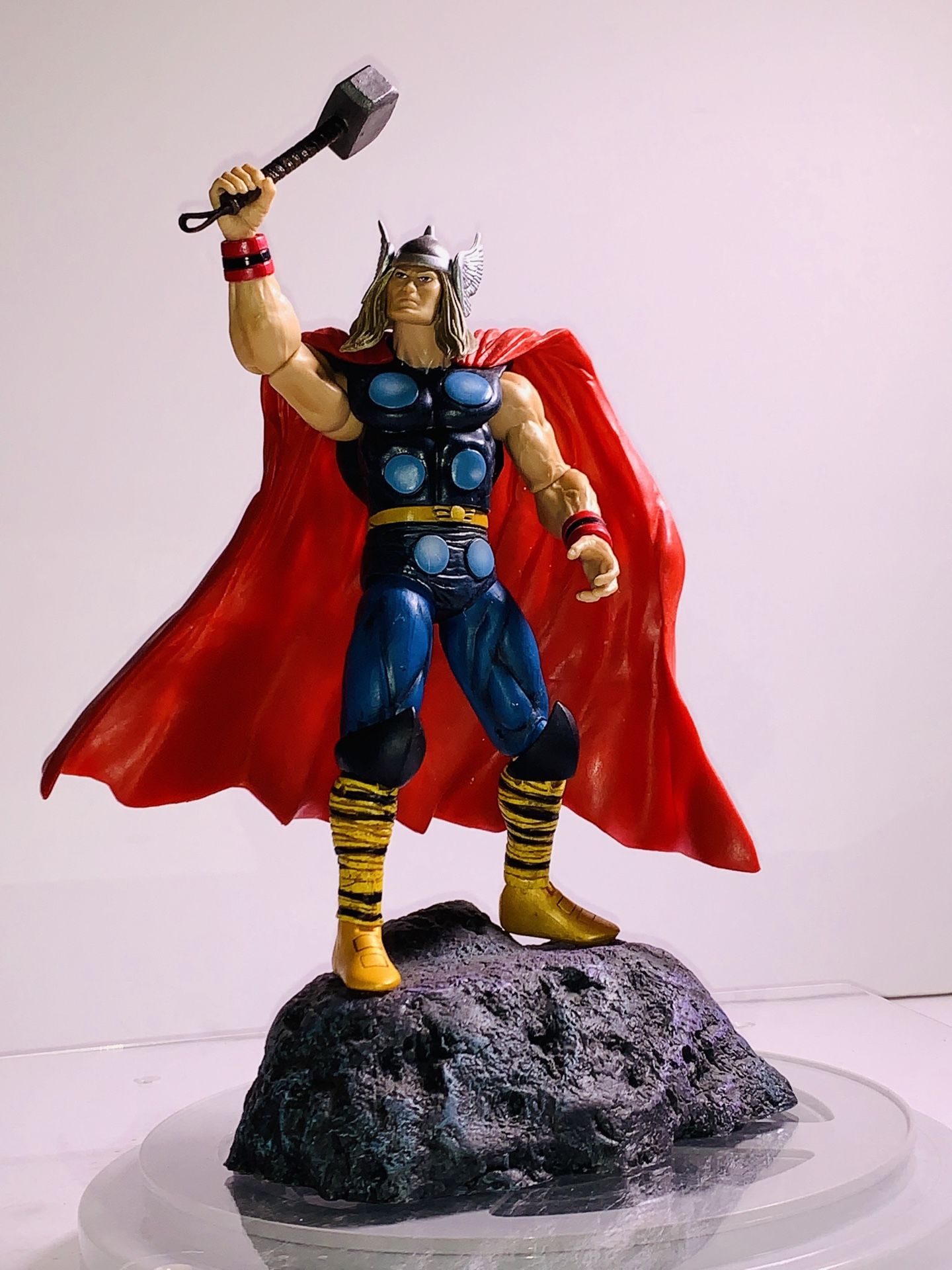 Diamond Select Marvel CLASSIC THOR 7” Action Figure w/Base Complete