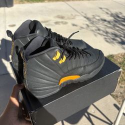 Jordan 12 Black Taxi size 6.5 gs