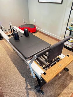 Like New: Merrithew V2Max Reformer