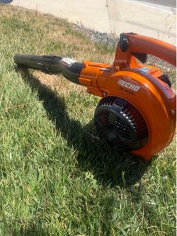 Running ECHO Leaf Blower PB250LN