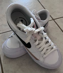 Nike Woman Size 5