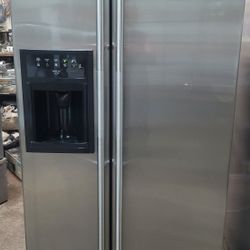Jenn-Air Counter Depth Refrigerator With Water And Ice Through The Door