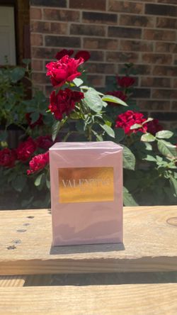 Valentino Donna Born In Roma