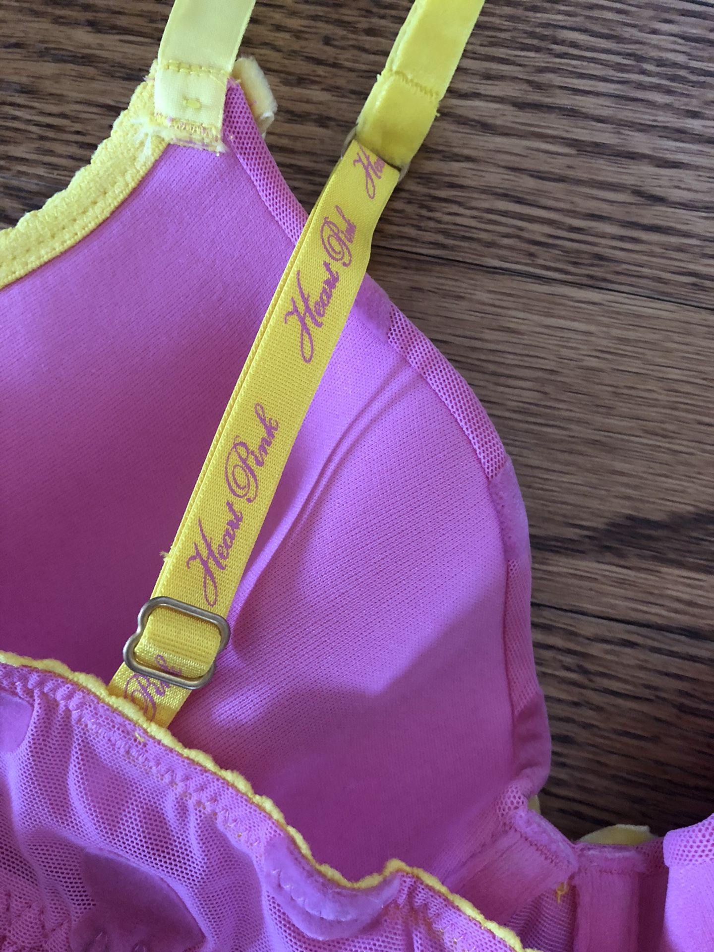 Victoria Secret lingerie pieces size small and Medium never worn !!!