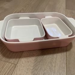 a set of ceramic bakewares