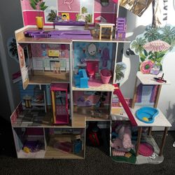 Full Size Doll House 