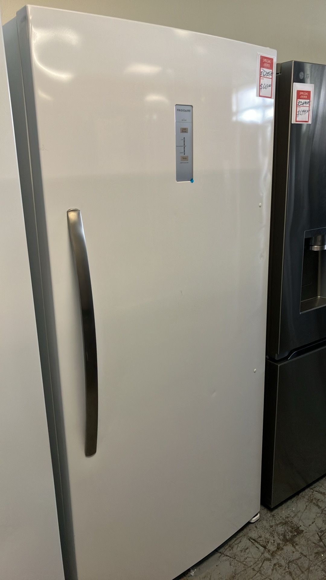 💥Great Deal💥 20.0 cu. ft. Frost Free Upright Freezer in White, Garage Ready