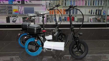 Electric Scooter with seat and lock box ((Take It Home In Payments/ llévatelo a casa en pagos) only $10 down