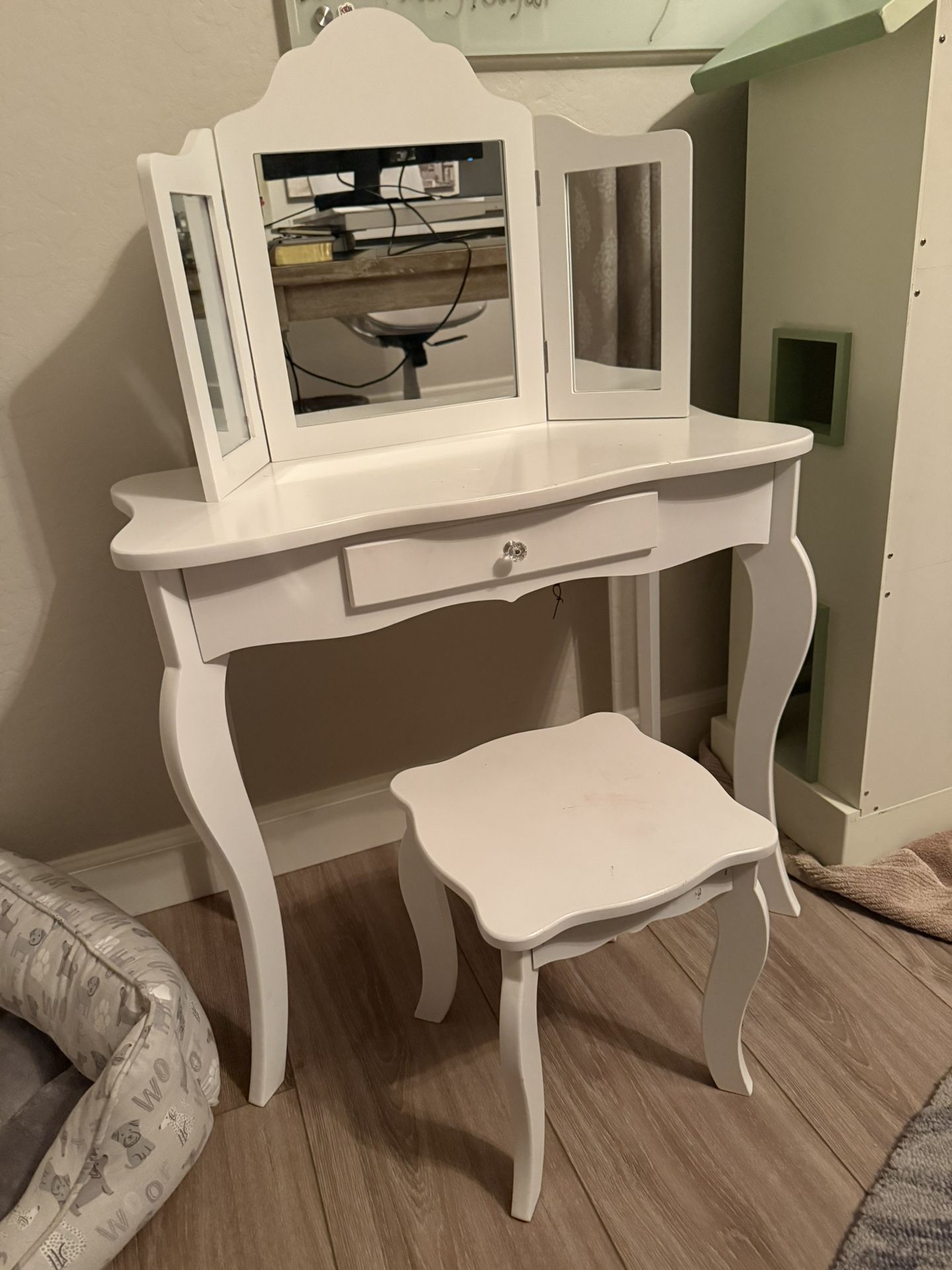 Little Girl White Makeup Vanity