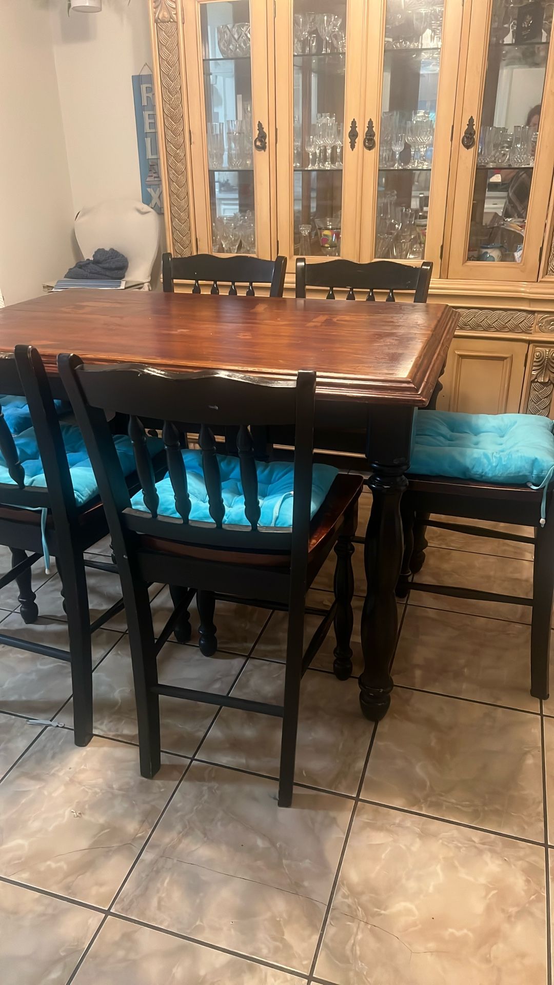Table With 6 High Chairs 225