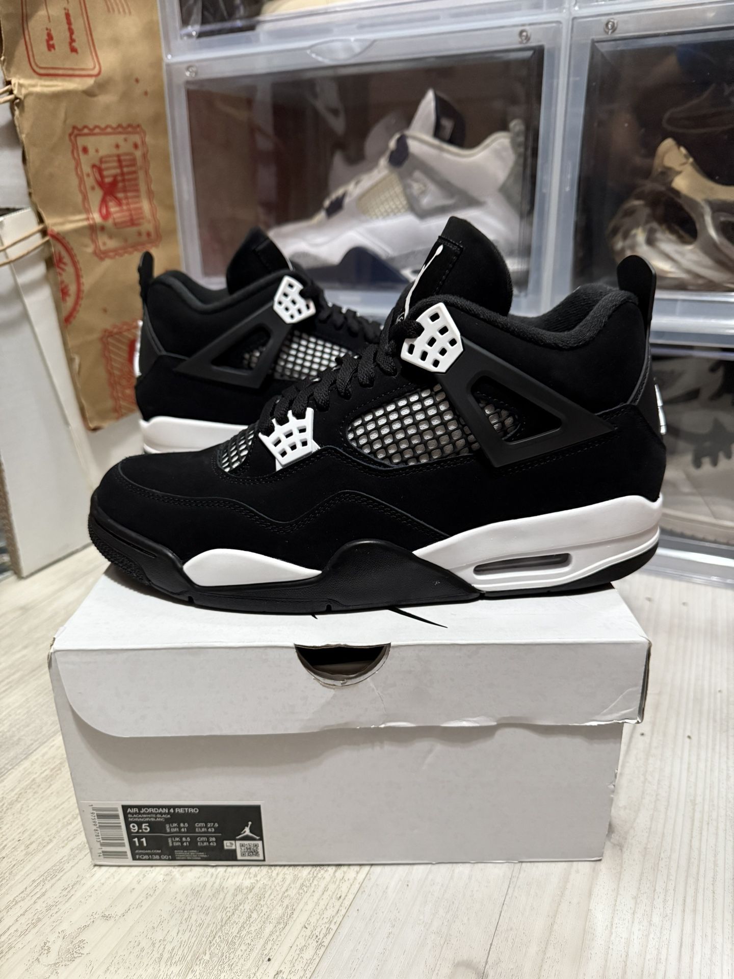 Air Jordan 4 Retro White Thunder
