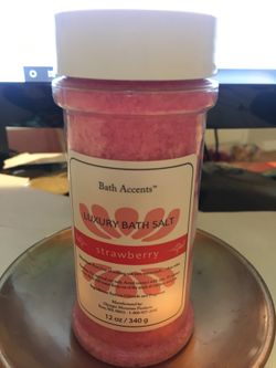 Luxury bath salts strawberry