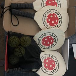 4 Pickleball paddles like new 4 balls great beginner set