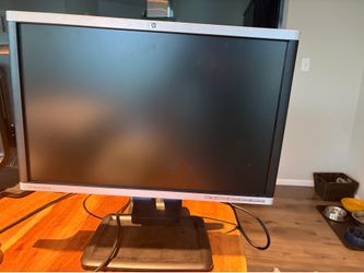 2 - Functional HP Compaq LA2205wg monitors