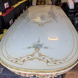 A Fine Italian Table With Eight Chairs For Sale The Color Is Beige Color 