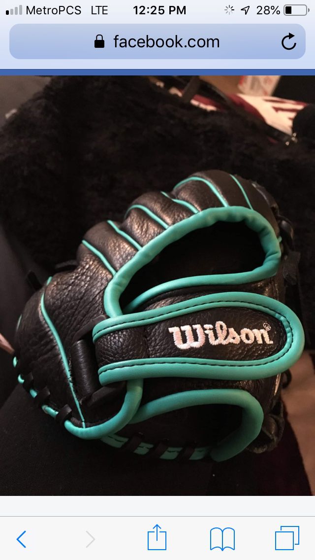 New Wilson Softball glove size med