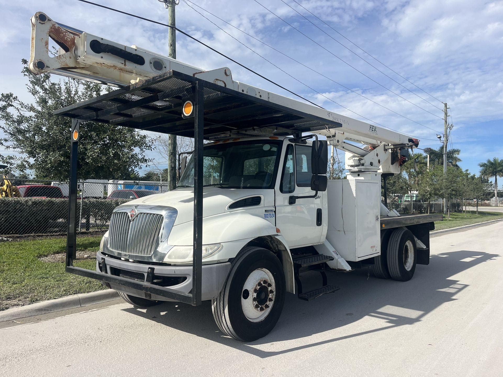 2013 International 4300 Bucket Truck Chipper Dump Body Bed Camion Volteo De Boom Diesel Automatic Freightliner Tree Trimming Truck Camion Cummins Maxx