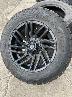 Like new 20” Black Fuel Wheels and Toyo Open Country A/T 3 Tires 20 Fuels Rims 20x10 Rines negros  con Llantas Nuevas 8 lug 8x180 bolt pattern fit Che