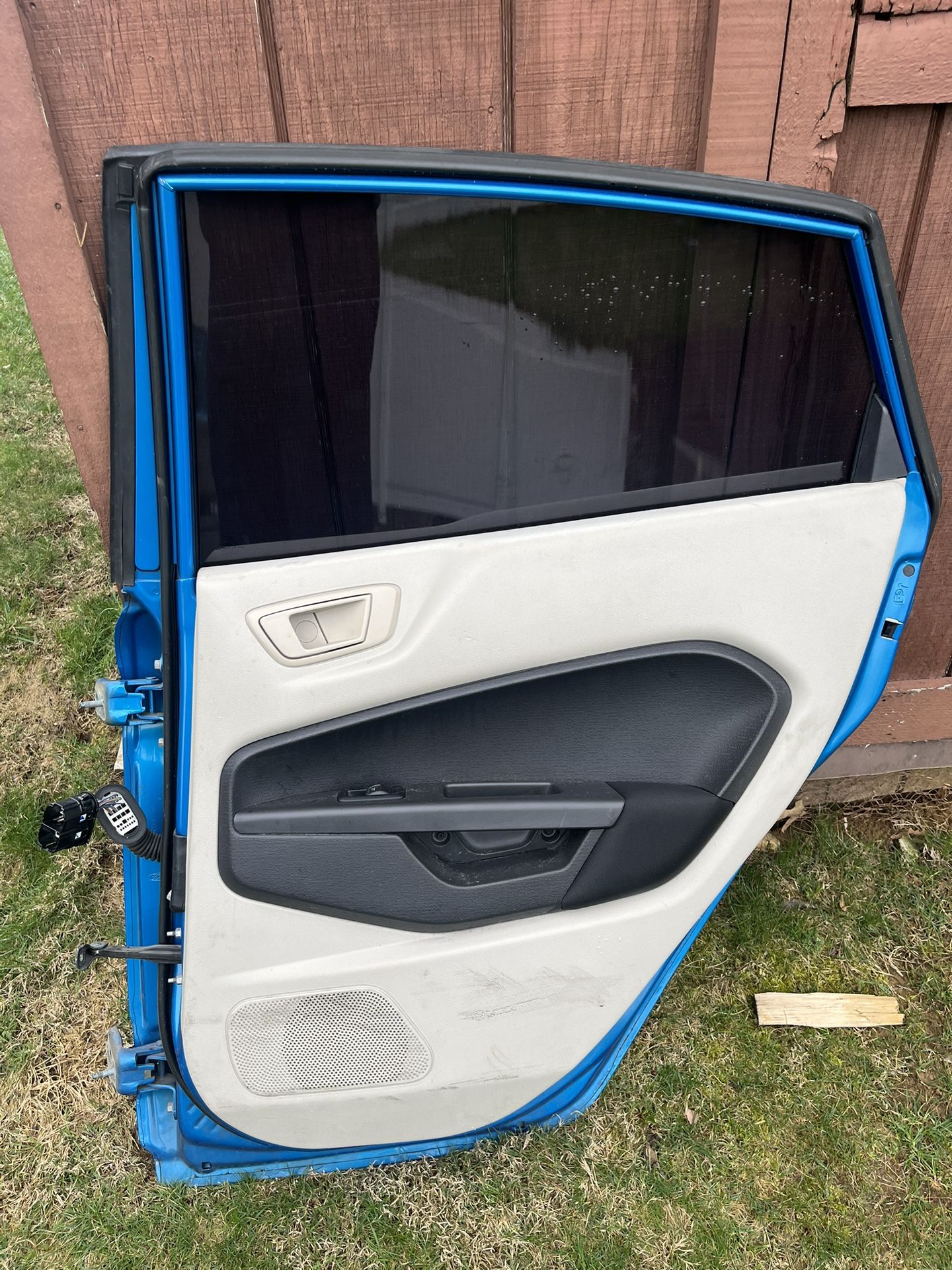 2011/2013 Ford Fiesta ES  (Hatchback) 
