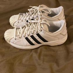 ADIDAS. 2G superstar size 11.