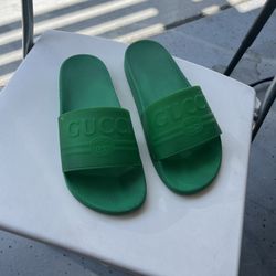 Gucci slides Size 6