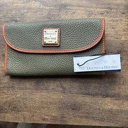 Brand New Dooney And Bourke Continental Wallet
