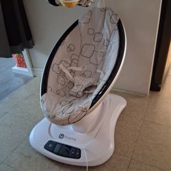 4 Moms Swing  