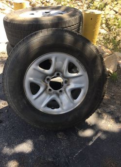 2011 Toyota Tundra oem steel wheels w/ tires