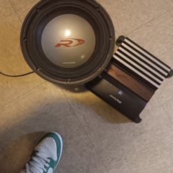 Alpine Type.R 10" Subwoofer With Alpine Mono Amp