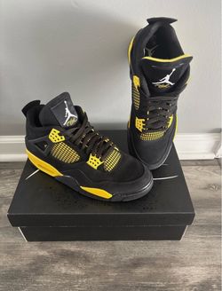 Air Jordan 4 Thunder Black Yellow Sneakers